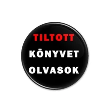 Tiltott könyvet olvasok kitűző 